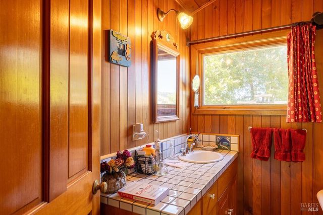 $1,100,000 | 18560 Mountain View Road, Boonville, CA 95415