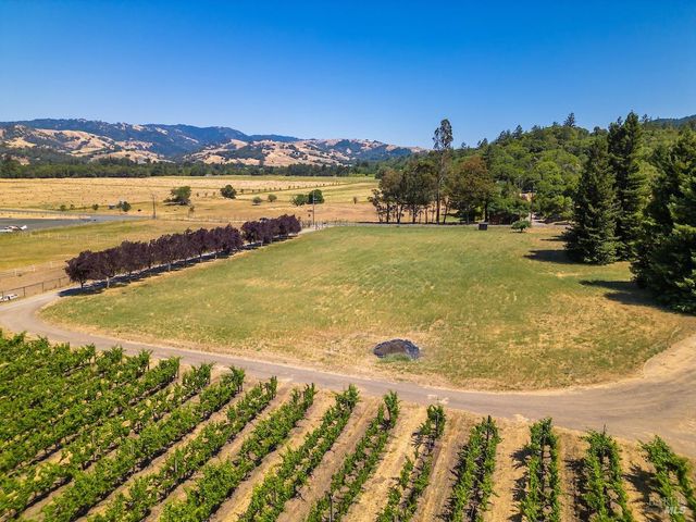 $1,100,000 | 18560 Mountain View Road, Boonville, CA 95415