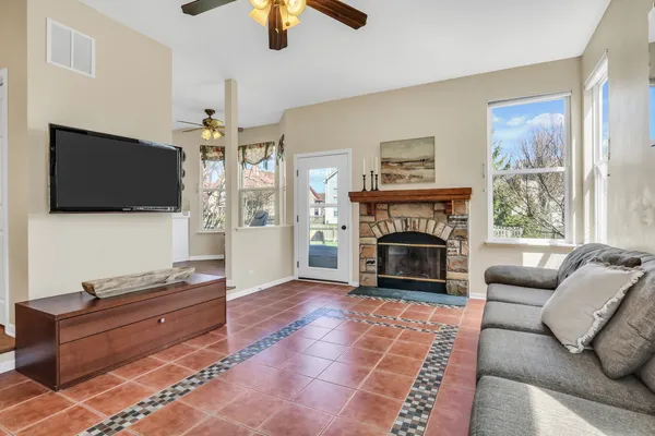 $449,000 | 460 Arlington Lane, Grayslake, IL 60030