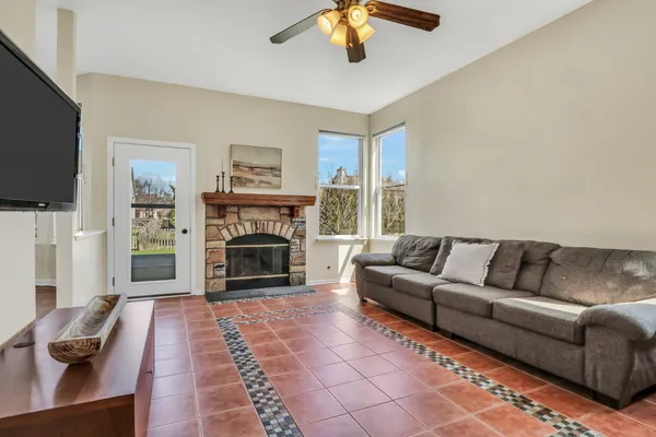 $449,000 | 460 Arlington Lane, Grayslake, IL 60030