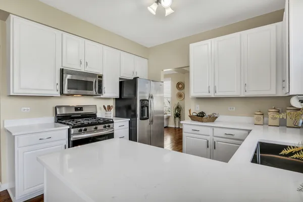 $449,000 | 460 Arlington Lane, Grayslake, IL 60030