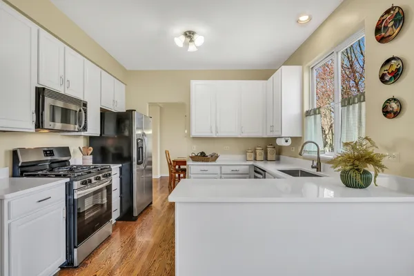 $449,000 | 460 Arlington Lane, Grayslake, IL 60030