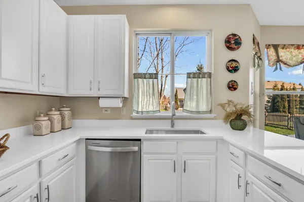 $449,000 | 460 Arlington Lane, Grayslake, IL 60030