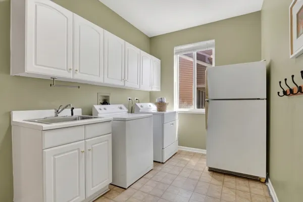 $449,000 | 460 Arlington Lane, Grayslake, IL 60030