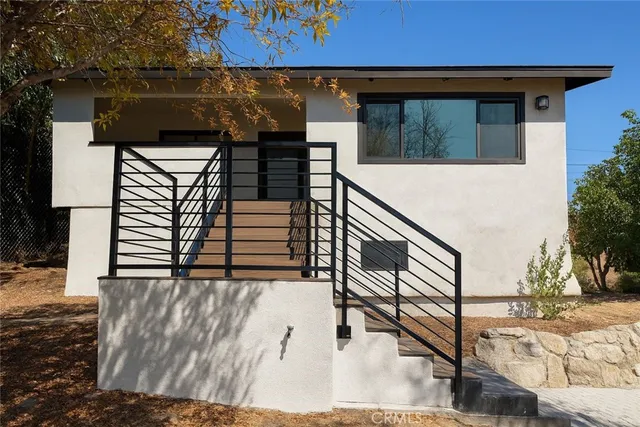 a view of entryway with a front door