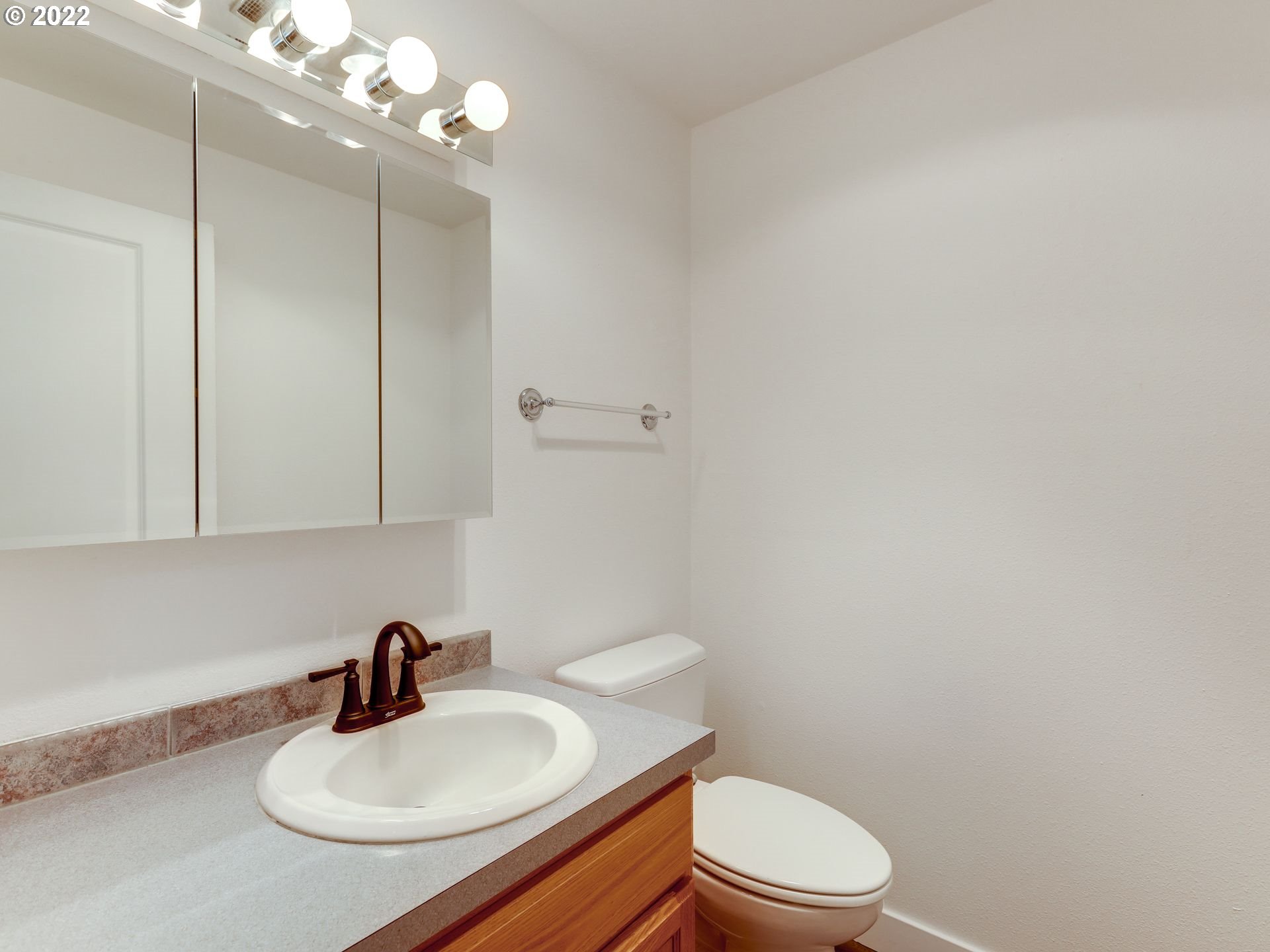 738 Southeast Rene Avenue Gresham, OR 97080 - Photo 16 of 32 Gallery Image 16