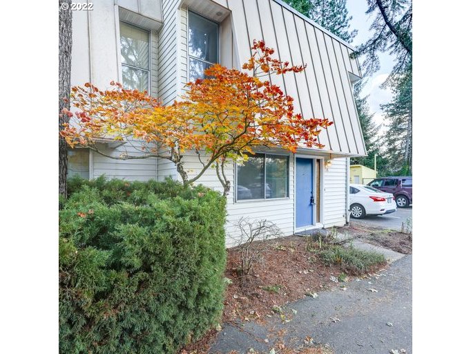 738 Southeast Rene Avenue Gresham, OR 97080 - Photo 3 of 32 Gallery Image 3