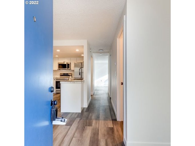 738 Southeast Rene Avenue Gresham, OR 97080 - Photo 5 of 32 Gallery Image 5