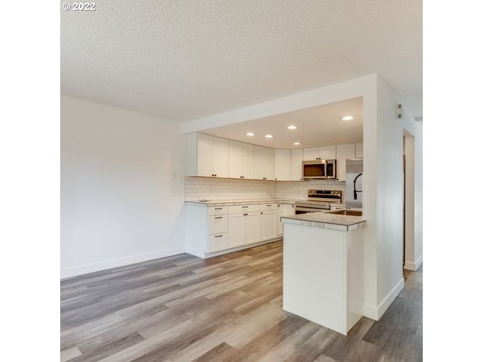 738 Southeast Rene Avenue Gresham, OR 97080 - Photo 6 of 32 Gallery Image 6