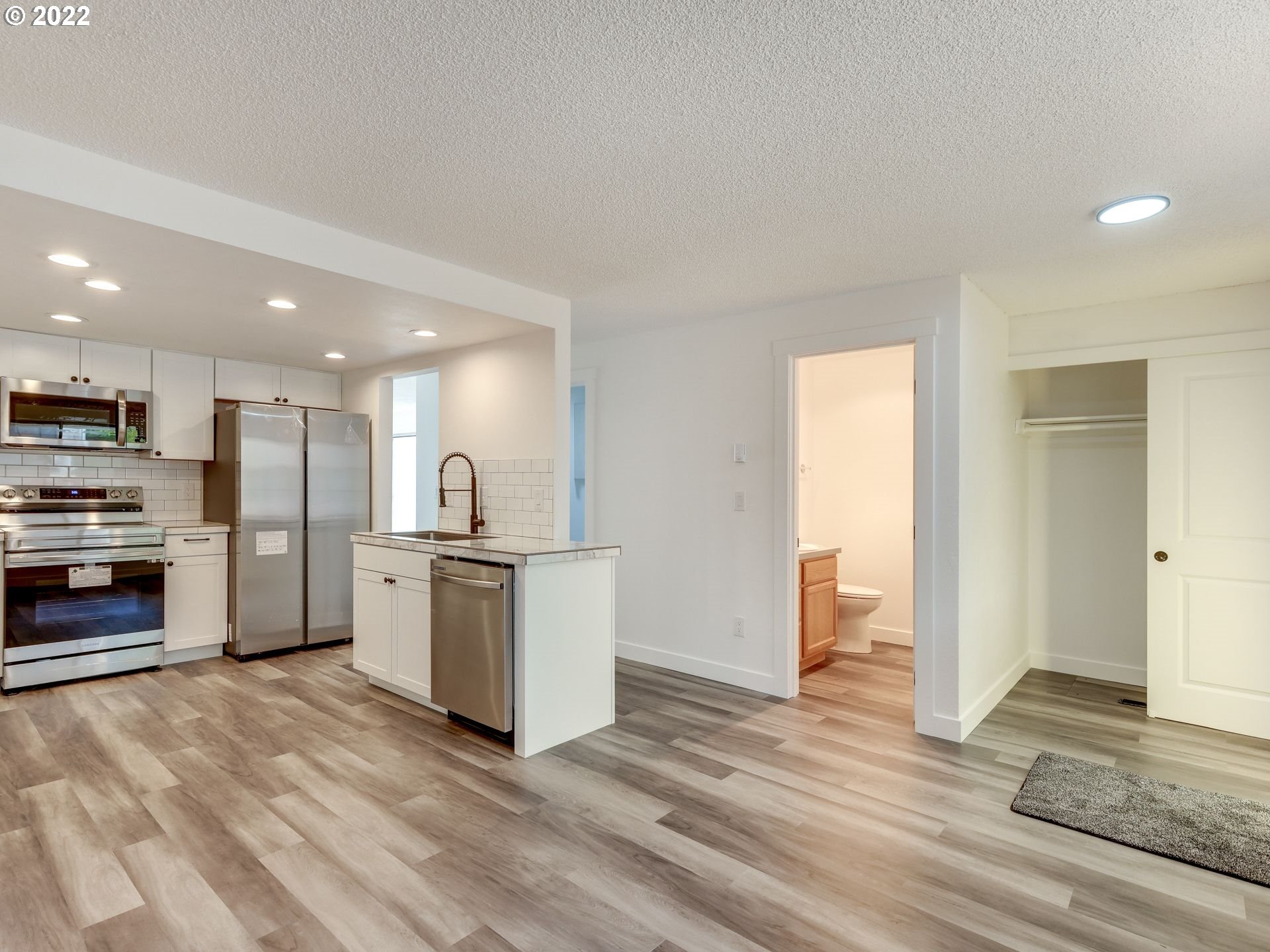 738 Southeast Rene Avenue Gresham, OR 97080 - Photo 9 of 32 Gallery Image 9