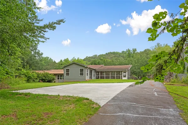 $260,000 | 123 Sequayah Drive, Fair Play, SC 29643