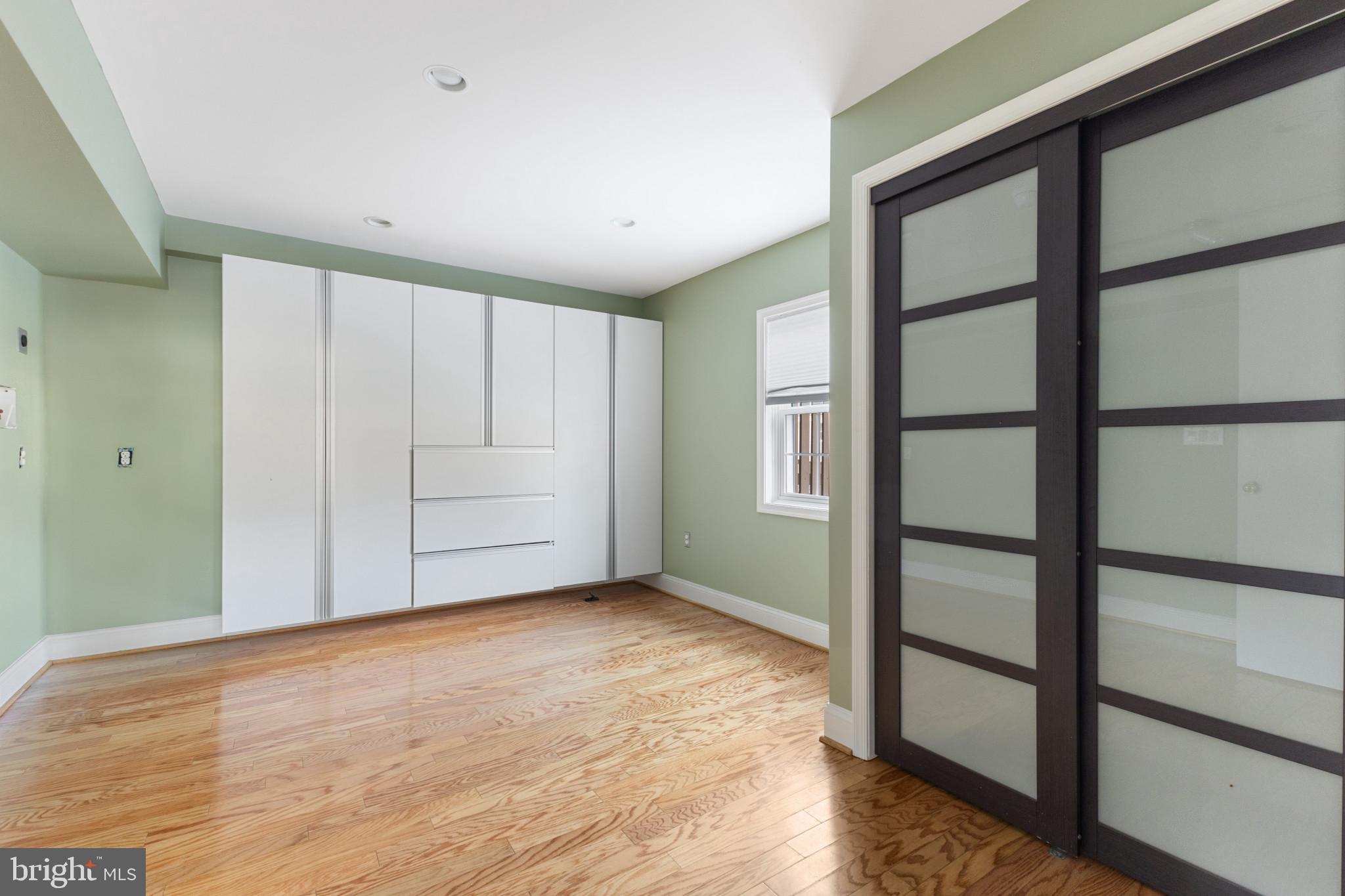 5400 27th Road North Arlington, VA 22207 - Photo 21 of 26 a view of an empty room