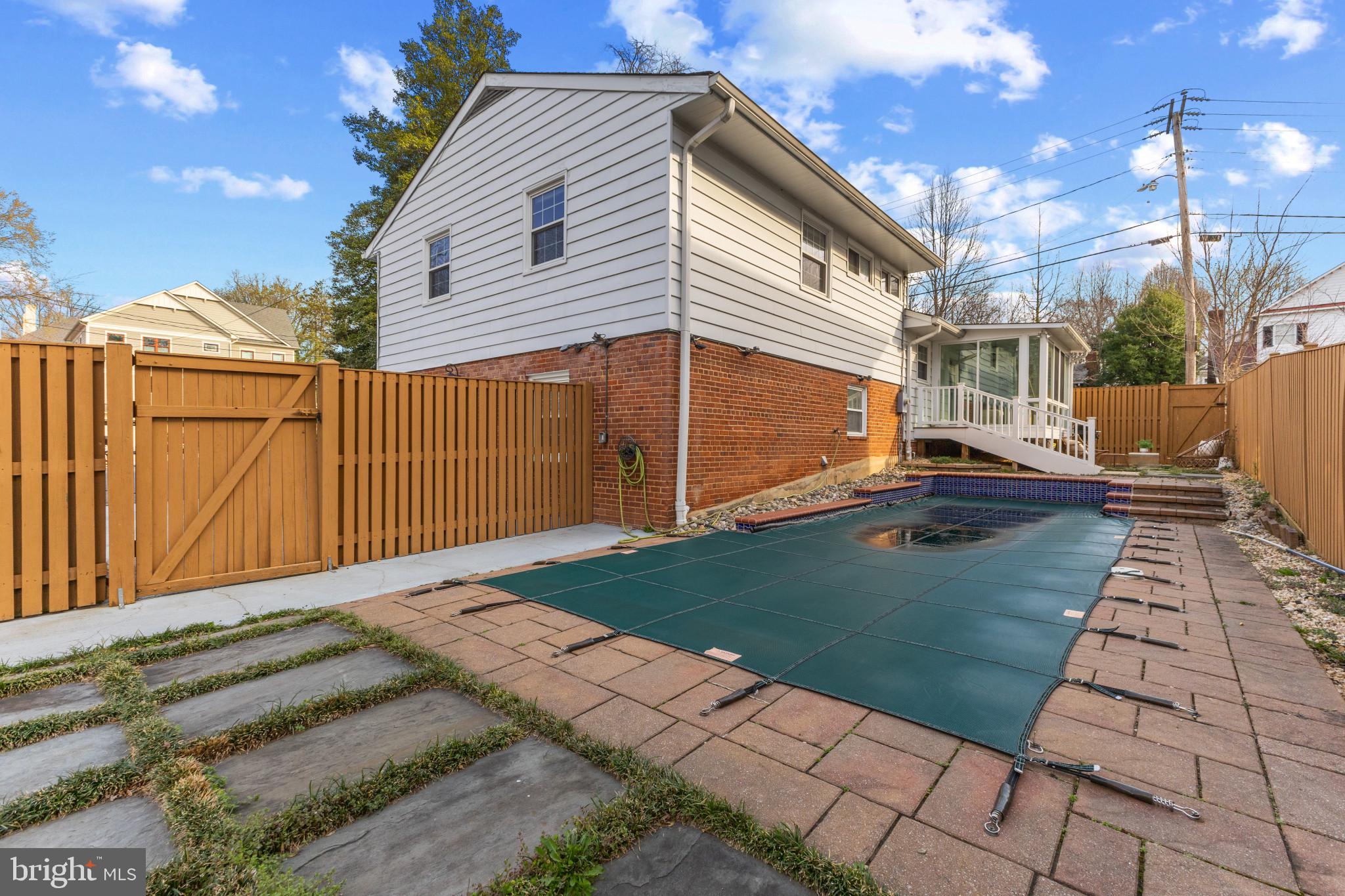 5400 27th Road North Arlington, VA 22207 - Photo 24 of 26 a backyard of a house