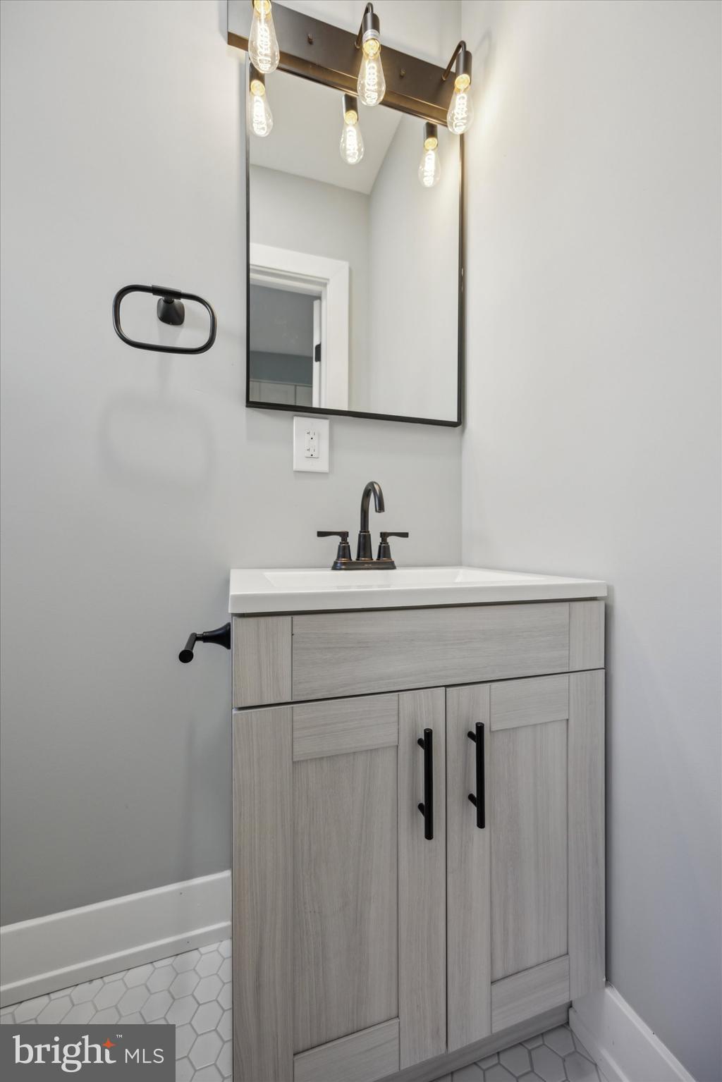 451 Fitzgerald Street Philadelphia, PA 19148 - Photo 12 of 25 1/2 Bath on 1st floor
