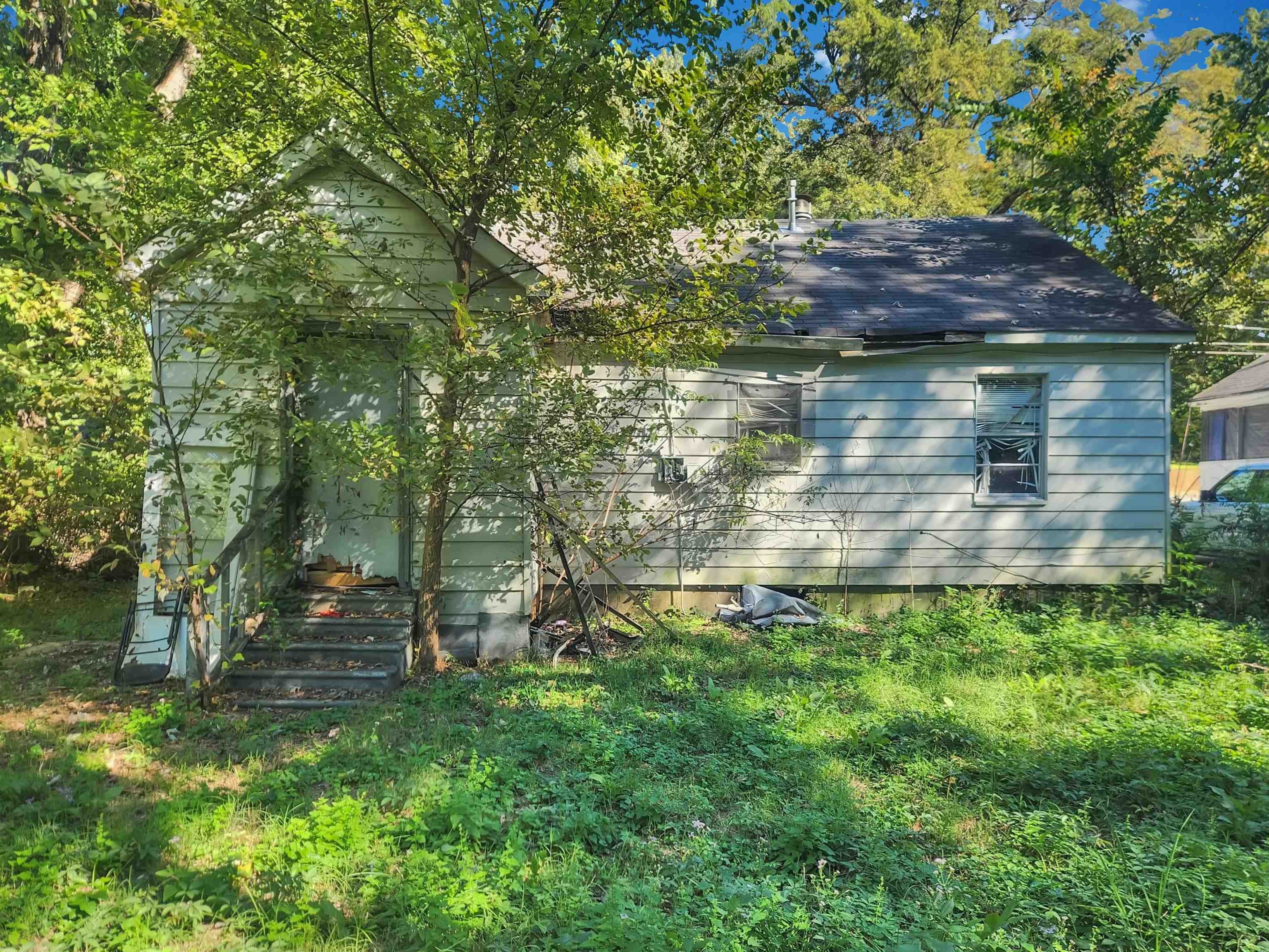 3111 Sunrise Street Memphis, TN 38127 - Photo 2 of 2 a backyard of a house with lots of green space