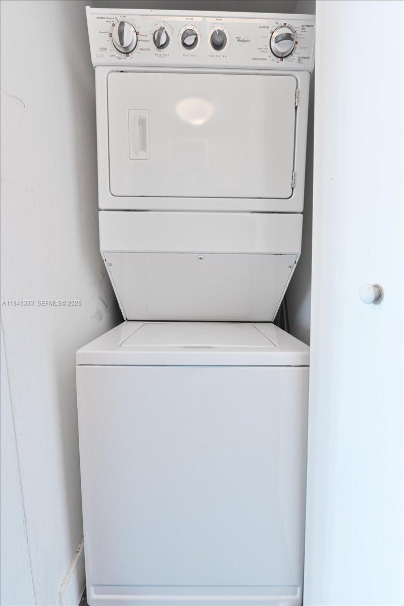 60 Southwest 13th Street, Unit 3203 Miami, FL 33130 - Photo 16 of 33 washer and dryer in unit
