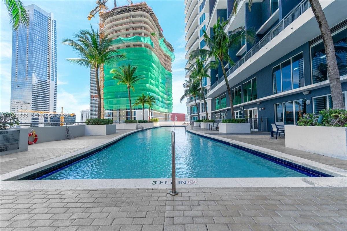 60 Southwest 13th Street, Unit 3203 Miami, FL 33130 - Photo 17 of 33 Huge pool, sun deck