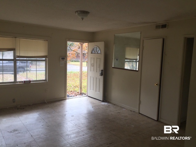 3054 Farcott Street Mobile, AL 36606 - Photo 2 of 10