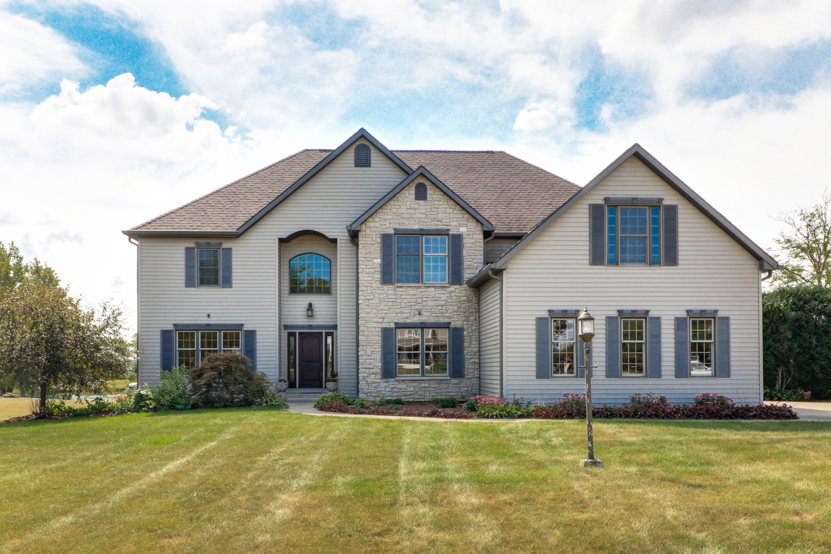 16213 Bush Boulevard Bloomington, IL 61705 - Photo 1 of 59