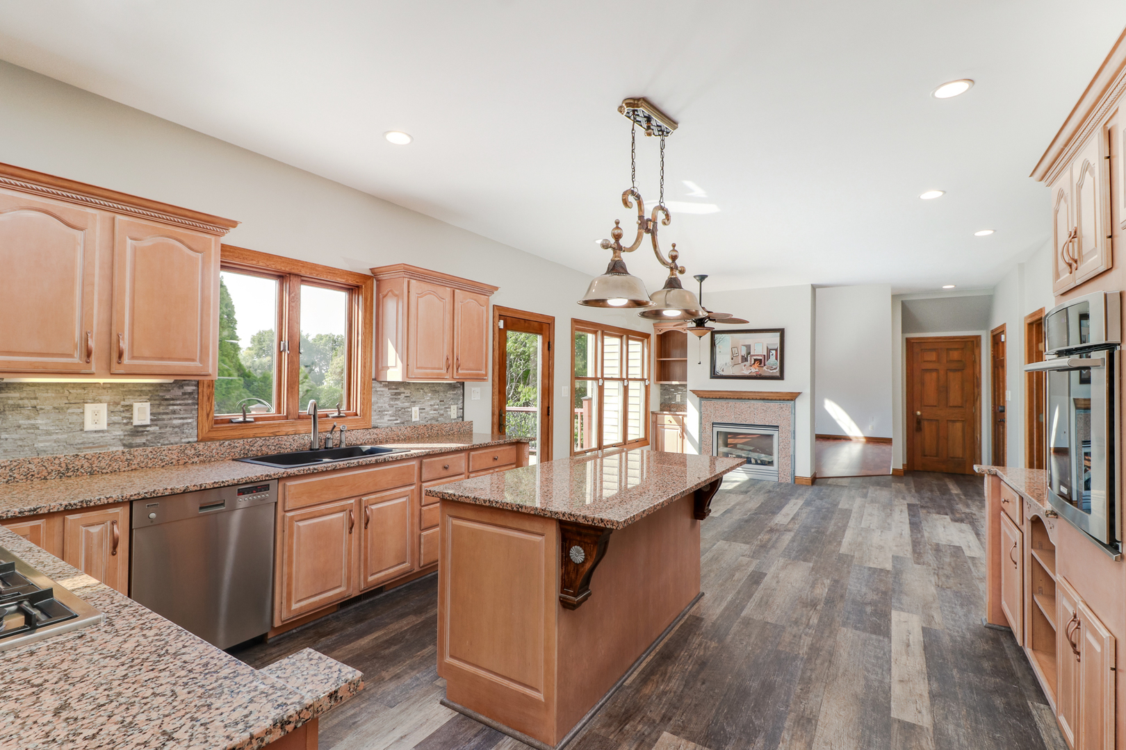 16213 Bush Boulevard Bloomington, IL 61705 - Photo 3 of 59