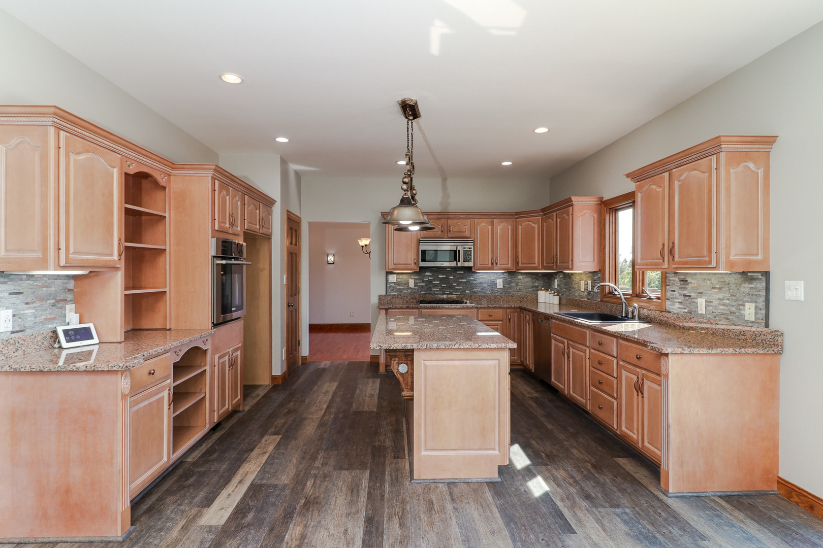 16213 Bush Boulevard Bloomington, IL 61705 - Photo 4 of 59