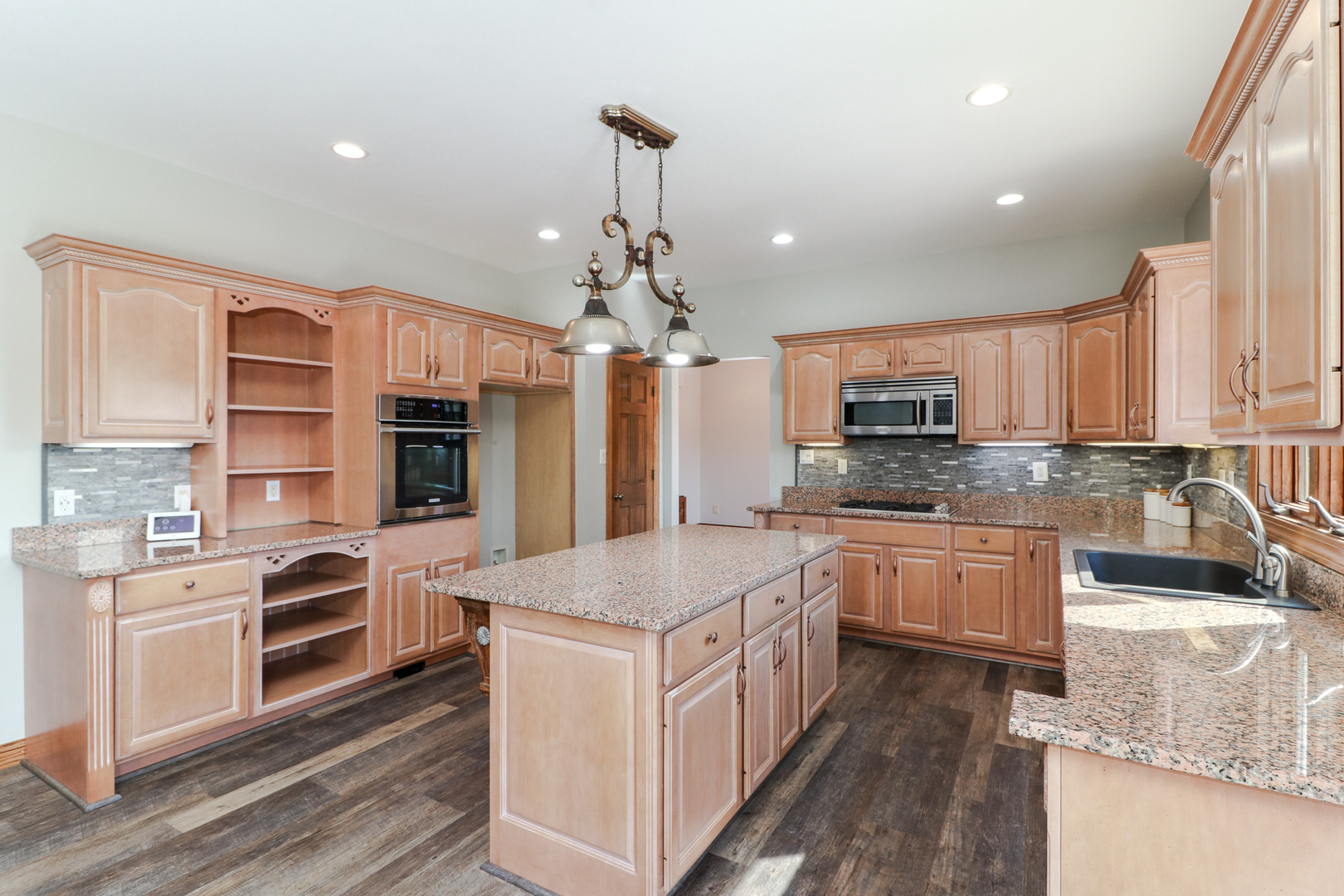 16213 Bush Boulevard Bloomington, IL 61705 - Photo 5 of 59