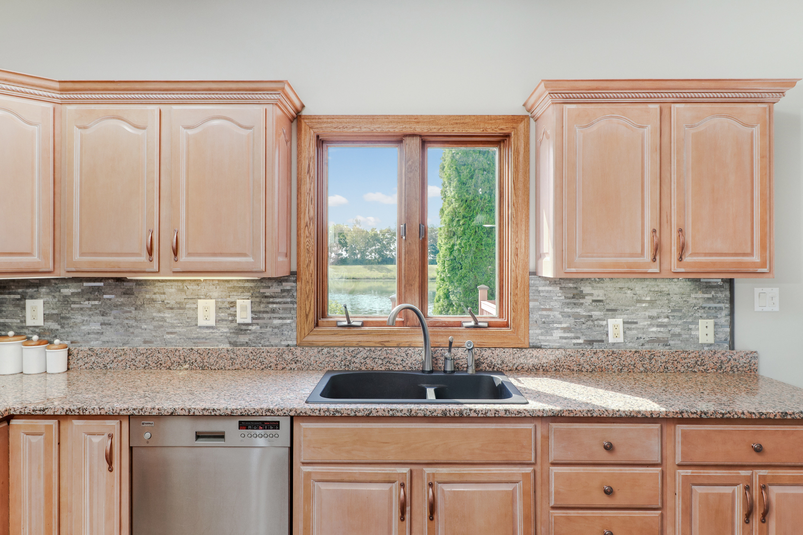 16213 Bush Boulevard Bloomington, IL 61705 - Photo 6 of 59