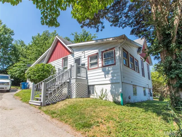 $1,800 | 7410 Hoover Avenue, St. Louis, MO 63117