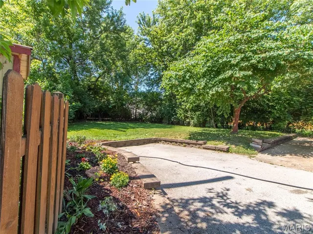 $1,800 | 7410 Hoover Avenue, St. Louis, MO 63117