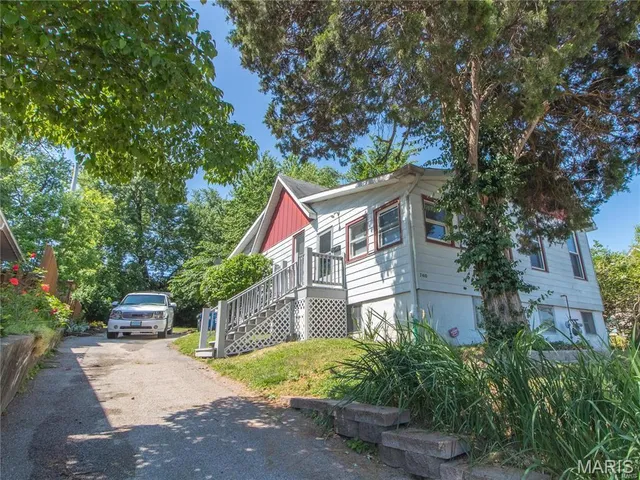 $1,800 | 7410 Hoover Avenue, St. Louis, MO 63117