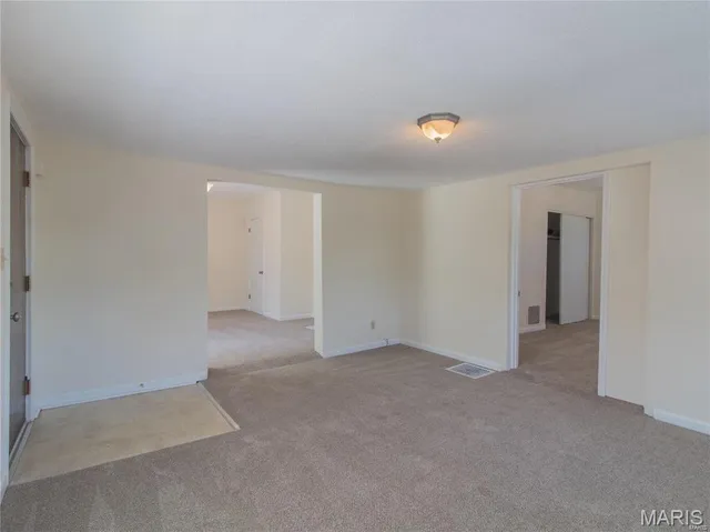 $1,800 | 7410 Hoover Avenue, St. Louis, MO 63117