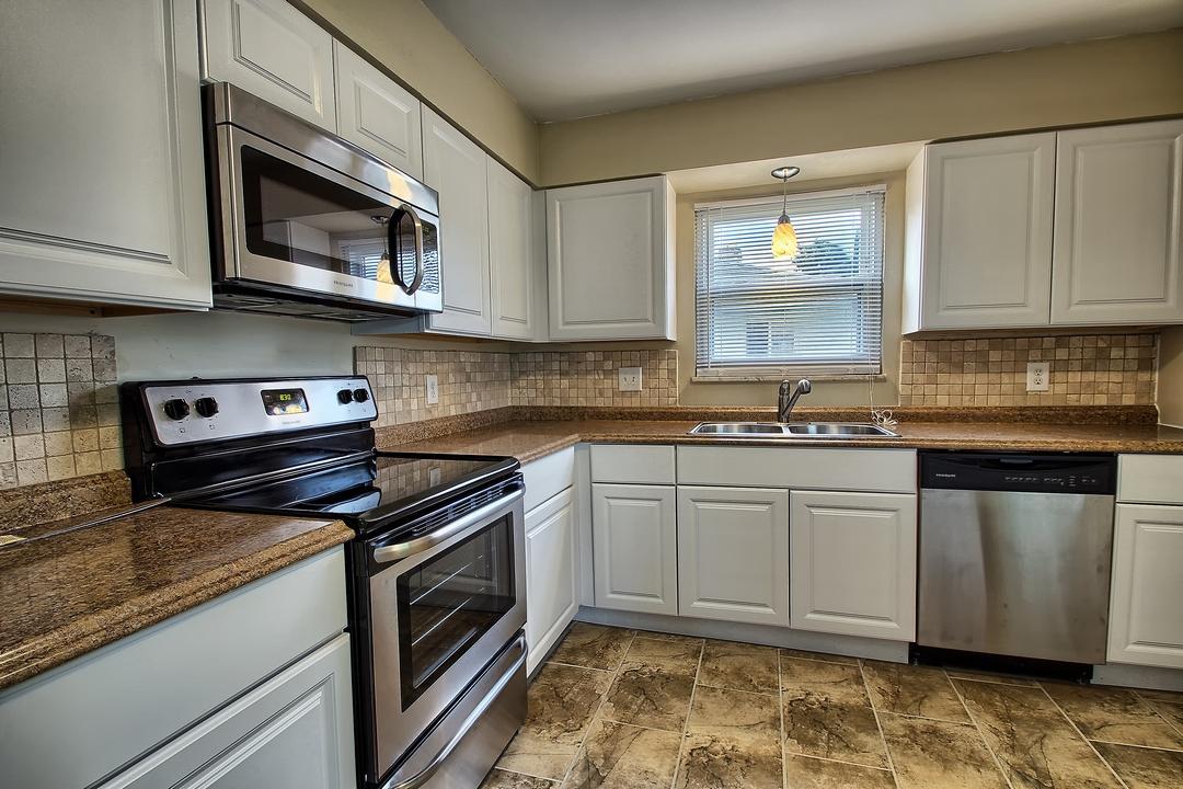 1017 Salisbury Road Columbus, OH 43204 - Photo 8 of 22 Gallery Image 8