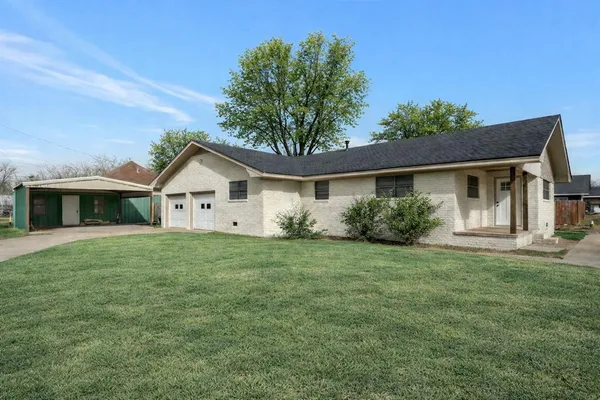 $182,500 | 411 North 5th Avenue, Munday, TX 76371