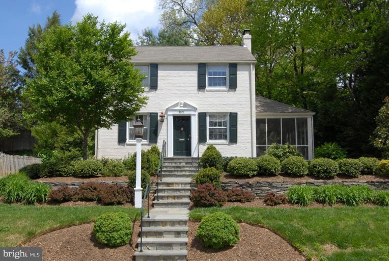 5001 34th Road North Arlington, VA 22207 - Photo 1 of 30 Great Curb Appeal!