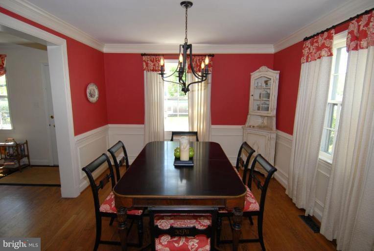5001 34th Road North Arlington, VA 22207 - Photo 5 of 30 Lovely Dining Room!