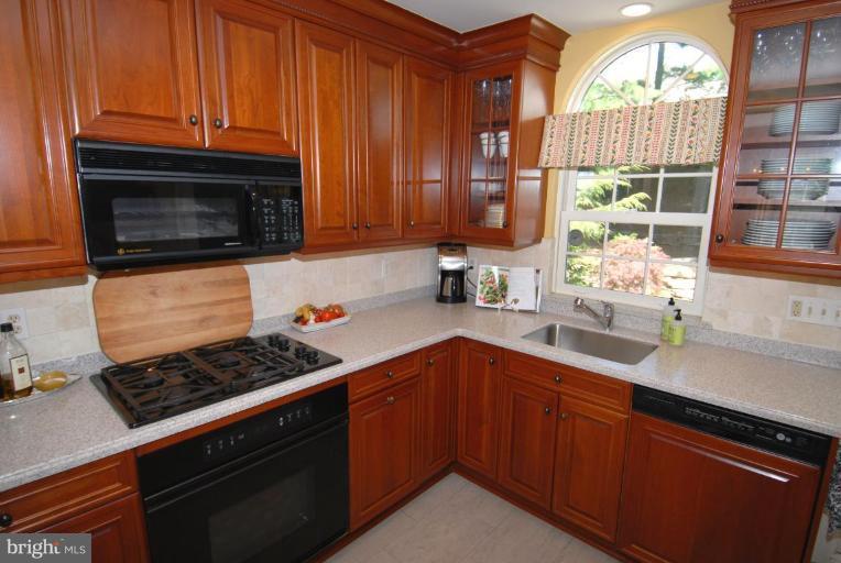 5001 34th Road North Arlington, VA 22207 - Photo 10 of 30 Kitchen features 42" Cherry Cabinets!