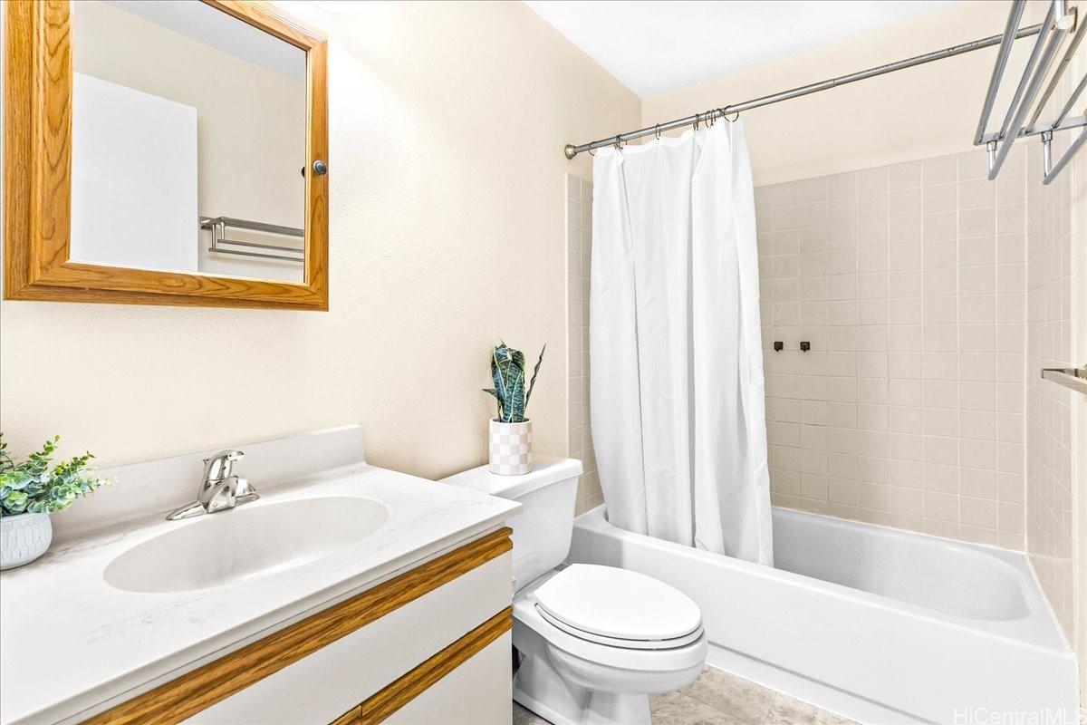 92-1019 Alaa Street, Unit 16203 Kapolei, HI 96707 - Photo 19 of 25 a bathroom with a sink toilet and shower