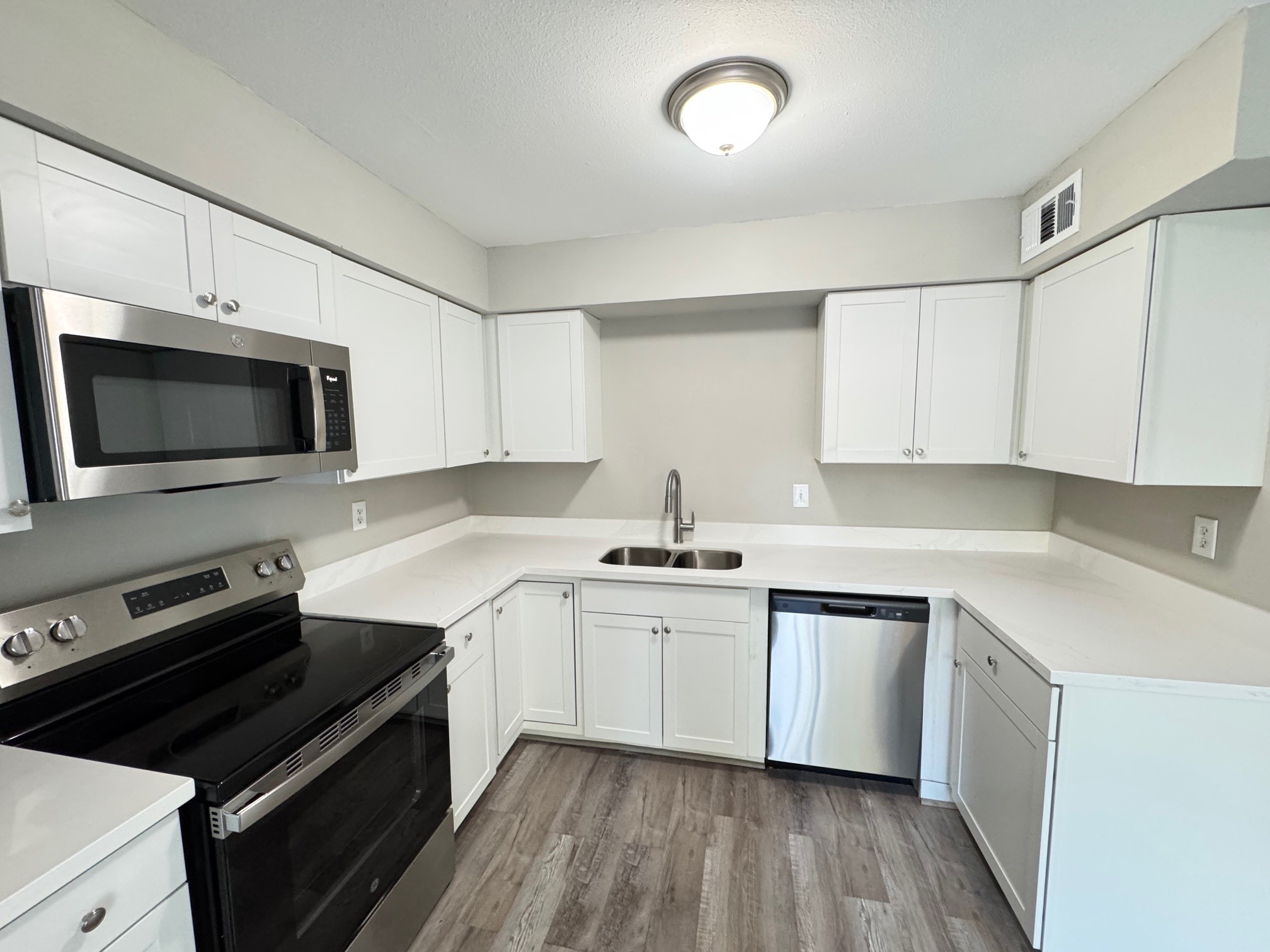 9114 Kempwood Drive, Unit 9114 Houston, TX 77080 - Photo 6 of 16 a kitchen with a sink stove and microwave