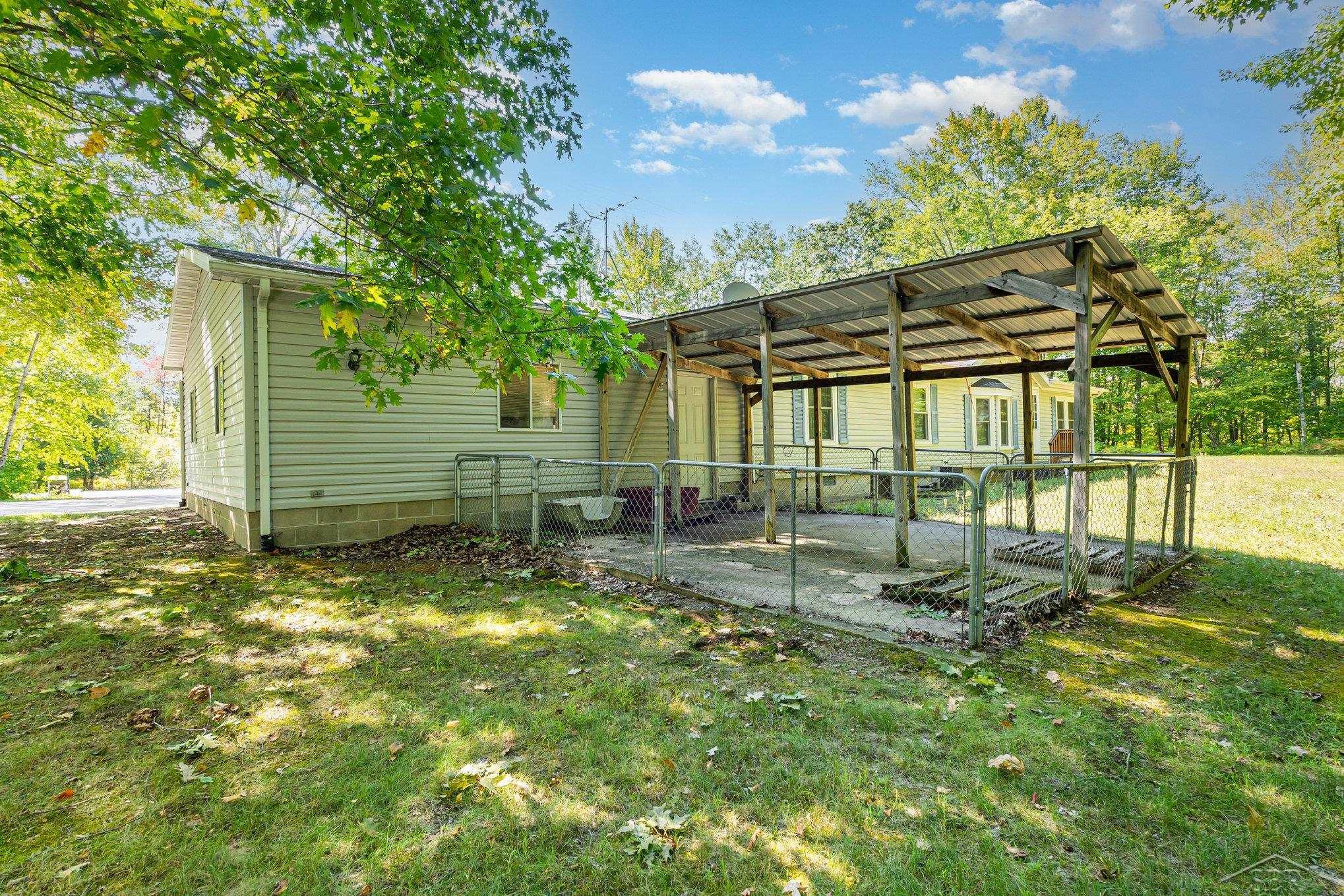2045 Estey Road Rhodes, MI 48652 - Photo 19 of 21