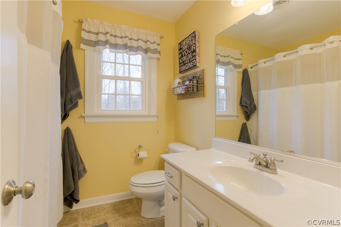 3310 Fortunes Ridge Road Midlothian, VA 23112 - Photo 21 of 29 a bathroom with a sink toilet and shower