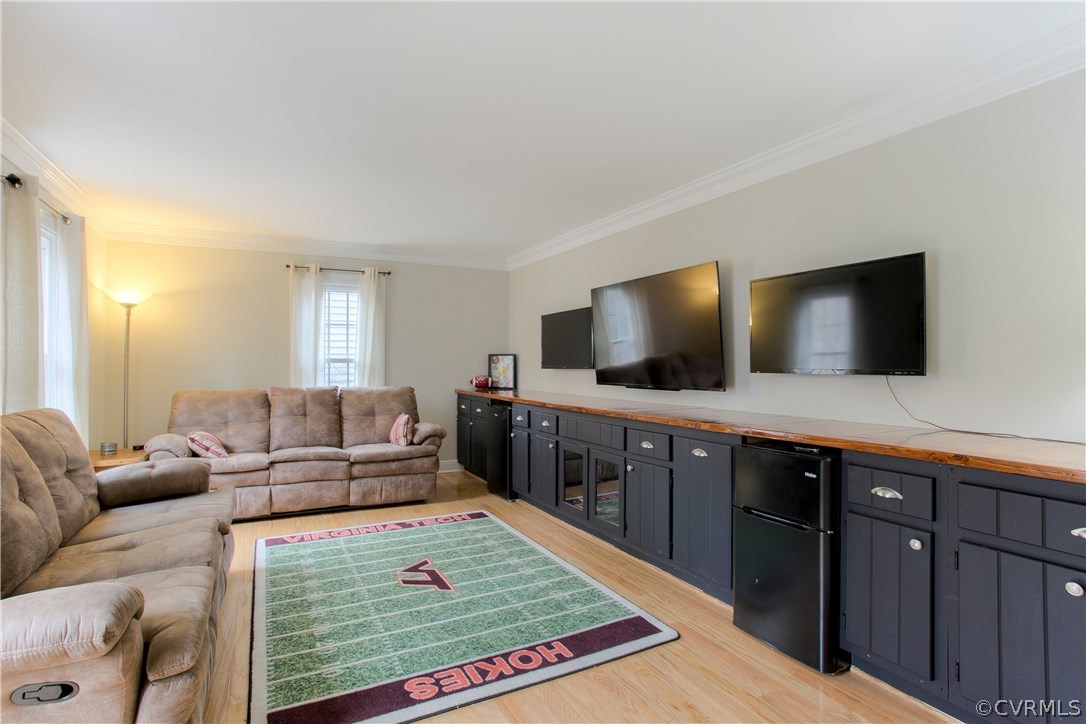 3310 Fortunes Ridge Road Midlothian, VA 23112 - Photo 6 of 29 a living room with furniture and a flat screen tv