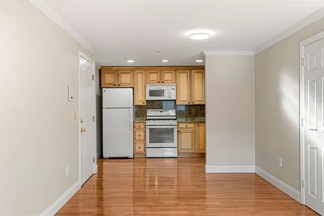 $2,400 | 305 Pine Street, Unit 8, Lowell, MA 01851