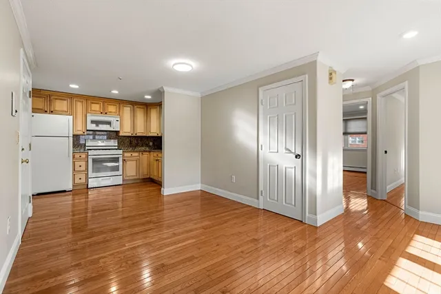 $2,400 | 305 Pine Street, Unit 8, Lowell, MA 01851