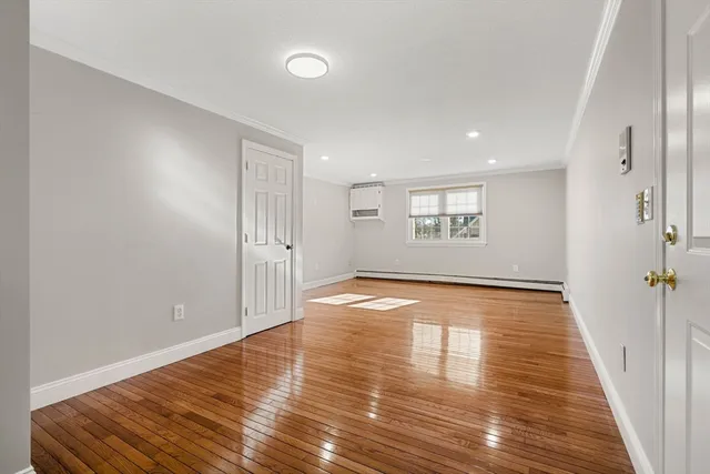 $2,400 | 305 Pine Street, Unit 8, Lowell, MA 01851