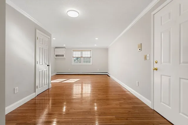 $2,400 | 305 Pine Street, Unit 8, Lowell, MA 01851