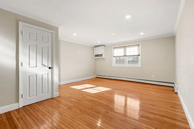 $2,400 | 305 Pine Street, Unit 8, Lowell, MA 01851