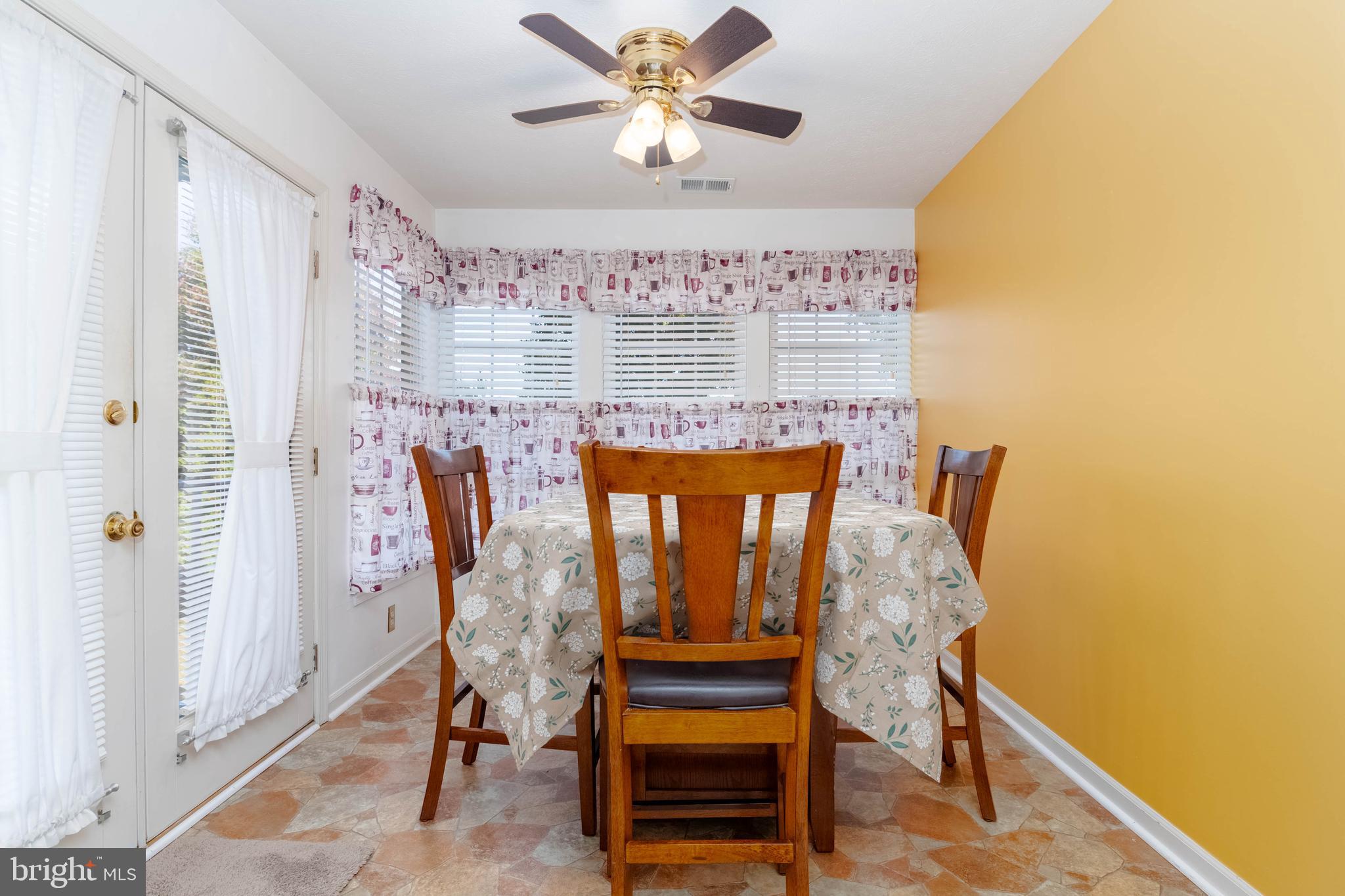 13 Locust Path Court, Unit 138 Nottingham, MD 21236 - Photo 15 of 29 Sunny Breakfast Room