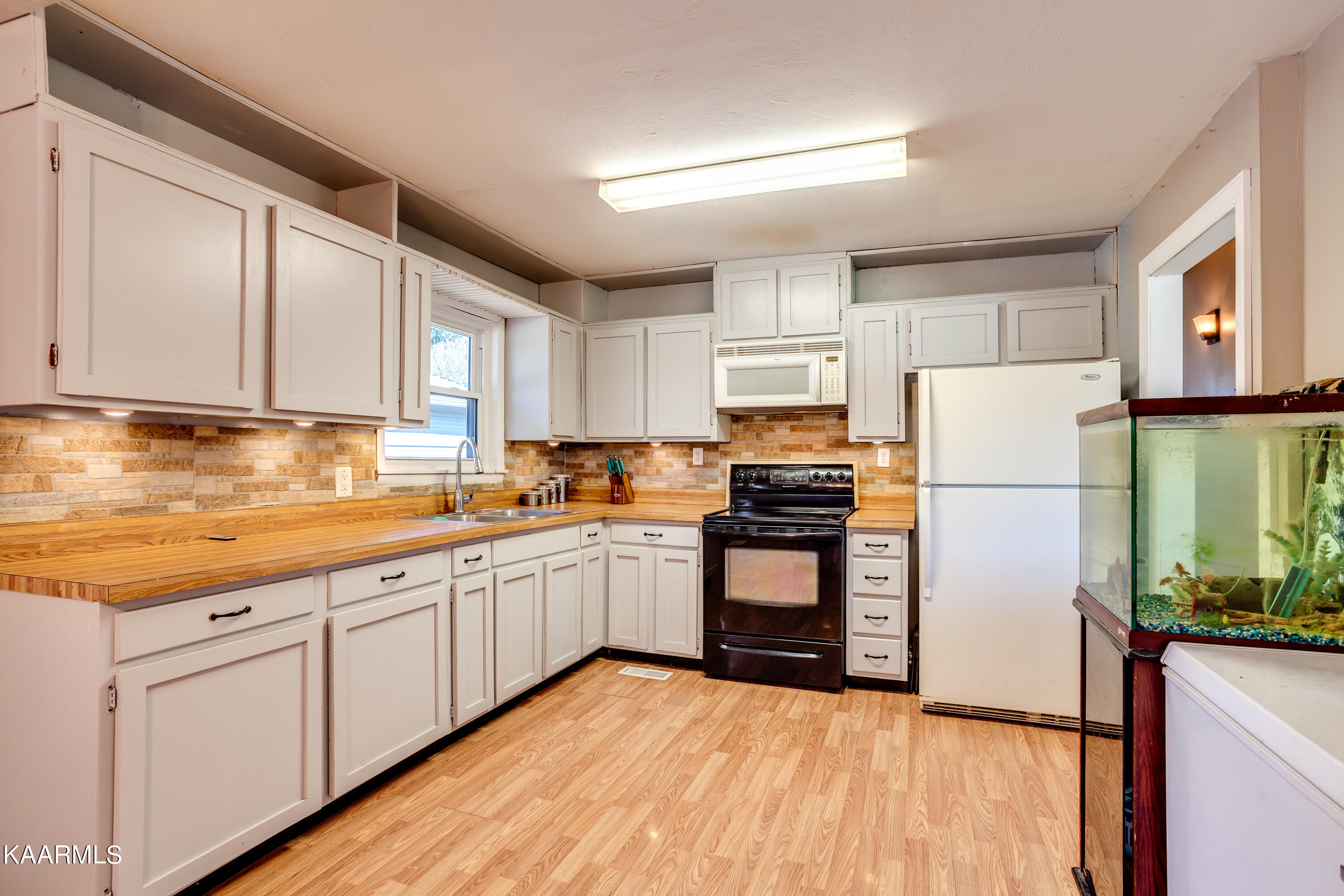 8100 Shelton Road Corryton, TN 37721 - Photo 6 of 25 008211020-2-8100SheltonRdCorrytonTN-SMAL