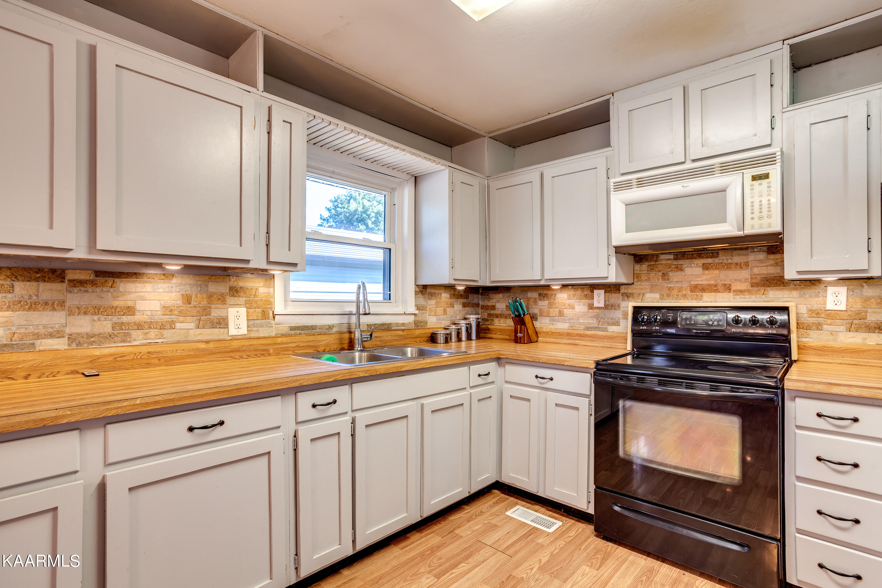 8100 Shelton Road Corryton, TN 37721 - Photo 7 of 25 009211020-2-8100SheltonRdCorrytonTN-SMAL