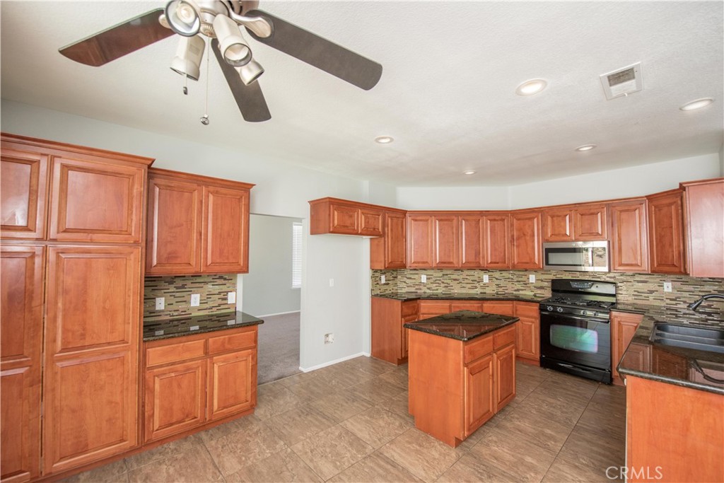 3134 Ranier Street Corona, CA 92881 - Photo 11 of 41 Gallery Image 11